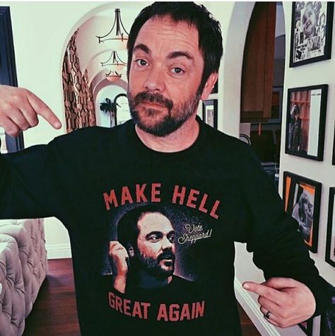 Crowley Spn, Crowley Supernatural, Supernatural Star, Sherlock Holmes Benedict Cumberbatch, Watson Sherlock, Supernatural Gifs, Sherlock Quotes, Supernatural Wallpaper, Mark Sheppard