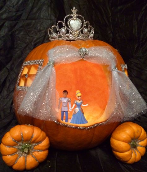 Easter Religious Crafts, Pumkin Decoration, Princess Pumpkin, Creative Pumpkin Decorating, Pumpkin Carving Contest, Pumpkin Decorating Contest, Creative Pumpkin Carving, Pumpkin Contest, Disney Pumpkin