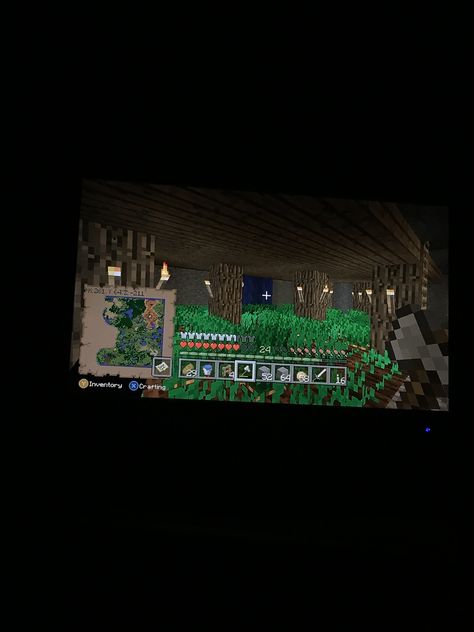 Minecraft Computer, Minecraft Ps4, Minecraft Pictures, Targaryen Aesthetic, Retro Gadgets, Gaming Room Setup, Minecraft Creations, Computer Setup, Fake Pictures