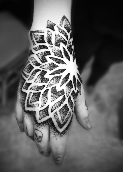 Hand Tattoo Mandala Dotwork Geometric  - www.awtattoos.com @awtattoos Mandala Hand Tattoo, Tato Mandala, Mandala Tattoo Men, Dotwork Tattoo Mandala, Hand Tattoo Images, Herren Hand Tattoos, Small Wave Tattoo, Tato Tradisional, Mandala Hand Tattoos