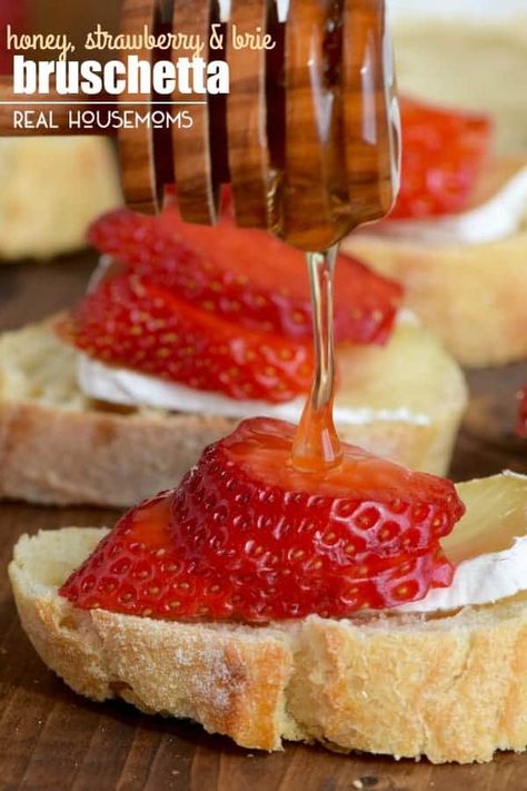 Strawberry Crostini, Brie Bruschetta, Strawberry Brie, Bruchetta Appetizers, Baked Brie Honey, Crescent Braid, Strawberry Salad Dressing, Honey Strawberry, Wicked Party