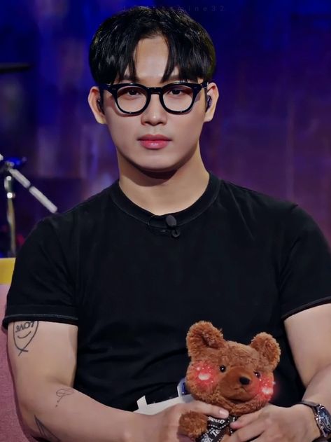 Btob Hyunsik, Hyunsik Btob, Amazing Voices, Im Hyunsik, Male Idols, Grunge Boy, Two By Two, Actors, Quick Saves