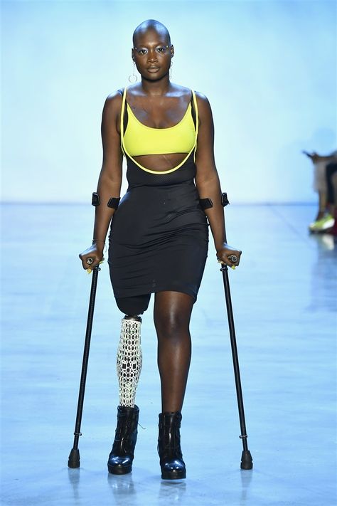 Model and activist Mama Cax dies at age 30 Disabled Fashion Cane, Amputee Model, Disabled Fashion, Adaptive Clothing, Ted Talk, Curvy Model, Crutches, Teen Vogue, Fashion Spring