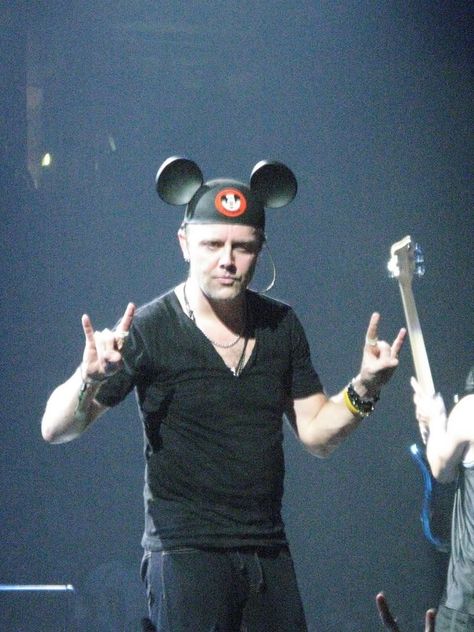 Funny Metallica, Metallica Meme, King Meme, Ron Mcgovney, Metallica Funny, Metallica Cover, There Goes My Hero, Metallica Band, Lars Ulrich