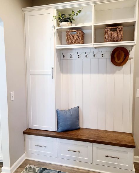 Cottage Entryway, Closet Factory, Mudroom Cubbies, Functional Mudroom, Mudroom Remodel, Mudroom Cabinets, Mudroom Makeover, Mudroom Lockers, Mudroom Ideas