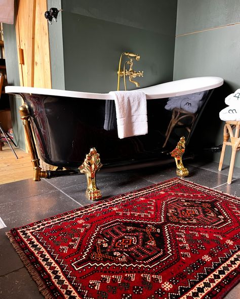 🛁✨ Who says Persian rugs are only for living rooms and hallways? Breaking design stereotypes, a Persian rug can add warmth, color, and elegance to your bathroom, creating a luxurious and unique vibe. Persian Kitchen, Persian Rugs, Persian Rug, Living Rooms, Persian, Rug, Living Room, Canning, Color