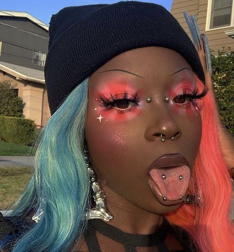 Sickly Makeup, Vertical Tongue Piercing, Heart Eye Makeup, Cute Tongue Piercing, Black Alt, Tongue Piercing Jewelry, Tongue Piercings, Alt Makeup, Face Piercings