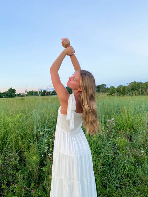 White Flowy Dress Short, Long Flowy Dress Photoshoot, Flowy Dress Photoshoot, White Dress Photoshoot, Field Senior Photos, Womens Flowy Dresses, Flower Shoot, White Dress Flowy, Flowy Short Dress