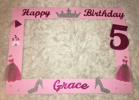 Diy Barbie Photo Frame, Princess Photo Booth, Pink Princess Birthday, Barbie Party Decorations, Birthday Party Decorations Diy, Princess Diy, Photo Booth Frame, Birthday Weekend, Pink Photo