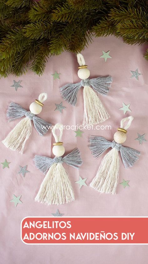 Adornos navideños caseros DIY para el arbol de navidad. Angelitos de navidad Navidad Diy, Stone Crafts, Different Flowers, Diy Christmas Ornaments, Christmas Diy, Christmas Crafts, Macrame, Lily, Angel