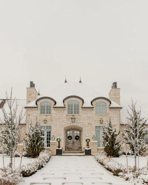 French Country Chateau, French Country Decorating Ideas, French Style Chairs, French Country Exterior, Country Decorating Ideas, French Country Christmas, Modern French Country, French Country Bedrooms, French Country Design