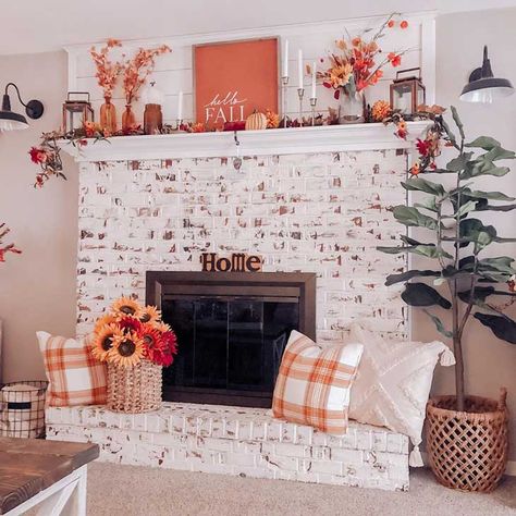 Fall mantel decor ideas you don't want to miss - Farmhousehub Mantle Fall Decor, Mini Home Gym, Hearth Decor, Fall Mantel Decor, Fall Fireplace Decor, Vintage Fall Decor, Mantel Decor Ideas, Fall Mantle Decor, Fall Fireplace