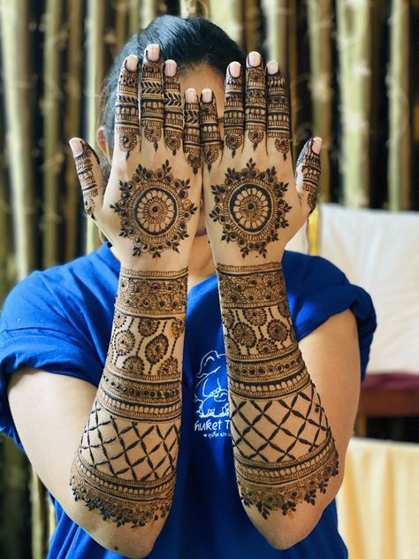 Latest Mehndi Designs Wedding, Mehandhi Designs, Front Mehndi Design, Indian Mehndi Designs, Heena Design, Mehndi Designs Bridal Hands, Mehndi Designs For Kids, Modern Mehndi Designs, Very Simple Mehndi Designs