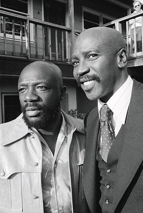 Famous Black Actors, Black Hollywood Glamour, Louis Gossett Jr, Isaac Hayes, Black Legends, Black Entertainment, Vintage Black Glamour, Black Actors, Famous Black