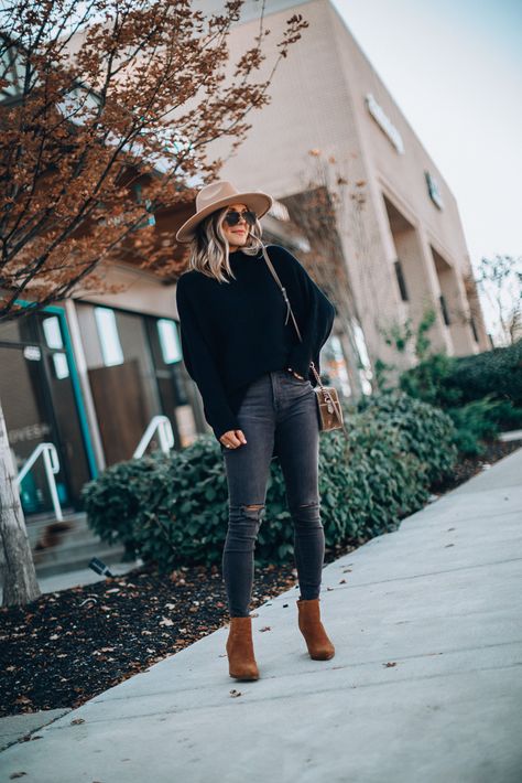 Amazon Fashion: Fall Finds | Cella Jane Oversized Black Sweater Outfit, Black Wide Brim Hat Outfit, Kentucky Outfits, Wide Brim Hat Outfit Fall, Wide Brim Hat Outfit, Hat Outfit Winter, Brim Hat Outfit, Hat Outfit Fall, Black Wide Brim Hat