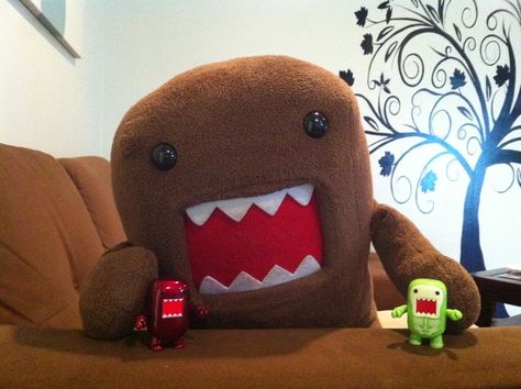 Domo with Domo action figures! Domo Fanart, Domo Kun, Piece Of Me, Dinosaur Stuffed Animal, Action Figures, I Am Awesome, Best Friends, Teddy Bear, Fan Art