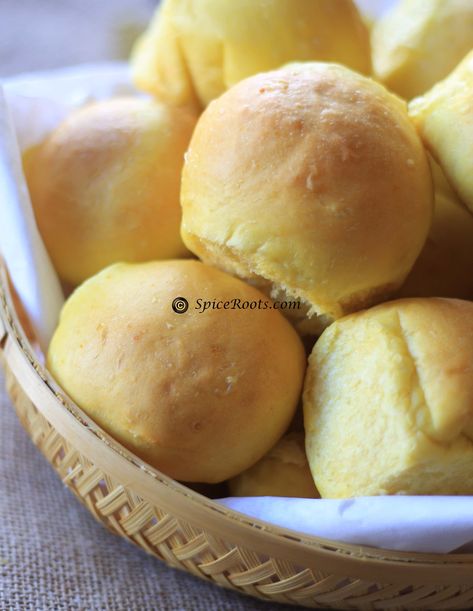 Butternut rolls Squash Rolls, Bread Machine Rolls Recipes, Butternut Squash Dinner, Bread Machine Rolls, Glass Cookies, Butternut Recipes, Stained Glass Cookies, Homemade Dinner Rolls, Bread Bowls