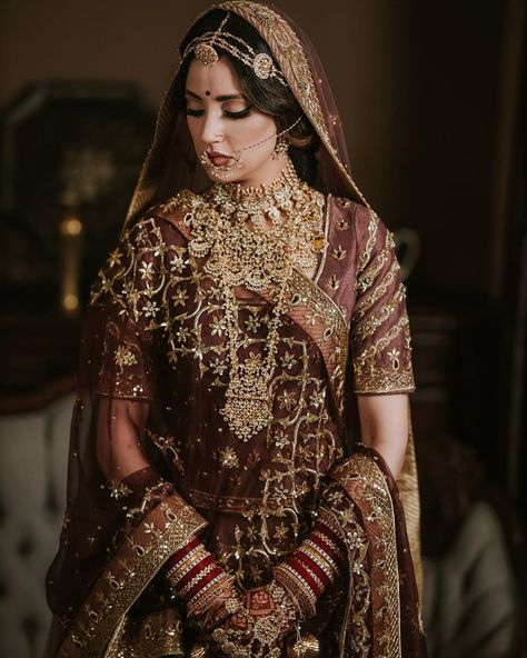 31 Unique Mathapatti Designs That Are Going Viral on Instagram | ShaadiSaga भारतीय दुल्हन संबंधी, Rajasthani Bride, Rajasthani Dress, Rajputi Dress, Indian Bridal Photos, Indian Bride Outfits, Bridal Lehenga Collection, Indian Bridal Lehenga, Bridal Lehenga Red