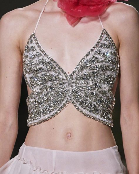 Blumarine 2021, Blumarine Butterfly, Butterfly Fashion, Look Festival, Butterfly Top, Trends 2022, Summer Trends, Fashion Girl, Mode Inspiration