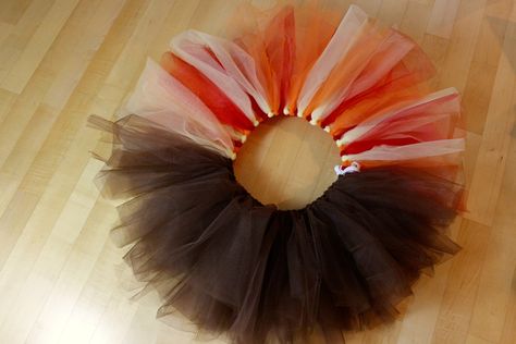 Make your own Turkey Trot tutu, no sewing skills required! Fun Running Outfits, Turkey Halloween Costume, Turkey Trot Costume, Turkey Trot Ideas, Turkey Costume, Diy Turkey, Baby Turkey, Run Disney Costumes, Turkey Hat