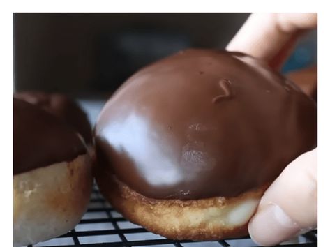 VEGAN BOSTON CREAM DOUGHNUTS - vegan Dinner - Cooking Ideas | feedod.net Vegan Boston Cream Donut, Boston Cream Donut Recipe, Cream Donut Recipe, Boston Cream Donut, Vegan Doughnuts, Cream Donut, Vegan Donuts, Donut Recipe, Eggless Baking