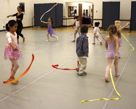 Teaching young children can be a challenge. Getting them moving is a great way to assist in their development while engaging their creativity. Preschool Gym, Movement Preschool, Dance Business, Teaching Dance, Teacher Magazine, Studio Dance, Creative Movement, Video Sport, Toddler Dance