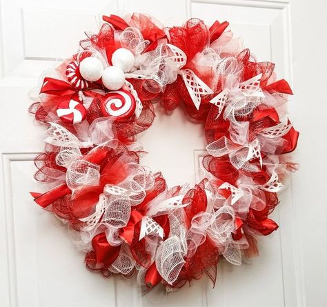 534K views · 8.7K reactions | Peppermint Wreath DIY | 🤍❤️ Peppermint Wreath DIY ❤️🤍 | By We Craft Around | Facebook Red And White Wreath Ideas, White Wreath Ideas, Poinsettia Wreath Diy, Red And White Wreath, Peppermint Wreath, Xmas Colors, Christmas Door Decorating Contest, Diy Recycled Projects, Holidays Ideas