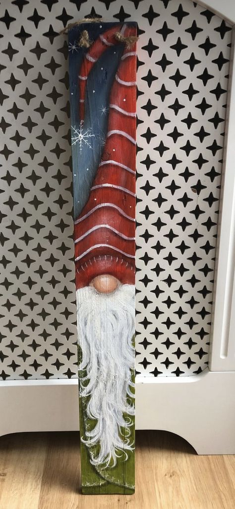 Painted Christmas Decorations, Wood Board Crafts, Pallet Wood Christmas, Tree Gnome, Plank Art, Christmas Signs Diy, Wood Snowman, Diy Santa, Tole Painting Patterns