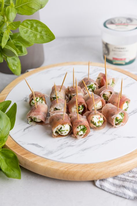 Prosciutto-wrapped Marinated Bocconcini — La Casa Del Formaggio Marinated Bocconcini Recipes, Bocconcini Recipes Appetizers, Prosciutto Canapes, Bocconcini Appetizers, Bocconcini Recipes, Marinated Bocconcini, Proscuitto Appetizers, Snack Dinner, Prosciutto Wrapped