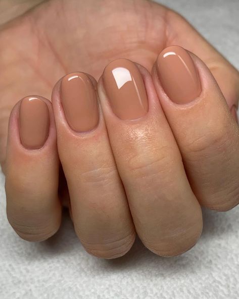 Ongles Beiges, Sophisticated Nails, Natural Nails Manicure, Beige Nails, Short Nail, Round Nails, Nagel Inspo, Short Nail Designs, Cat Kuku