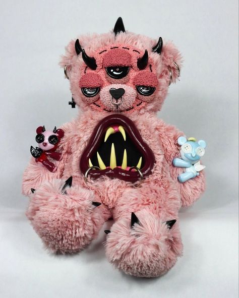 Stuffed Animal Gore, Strange Stuffed Animals, Anti Bear Clay, Clayface Plushies, Custom Plushies, Creepy Stuffed Animals, Clay Bear, Creepy Toys, Custom Stuffed Animal