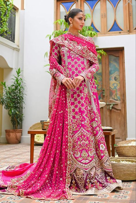 Pakistani Wedding Gown, Banarsi Fabric, Mehndi Bride Dress, Mehndi Bride, Brocade Lehenga, Pakistani Mehndi, Lehenga Dupatta, Zardozi Work, Mehndi Brides