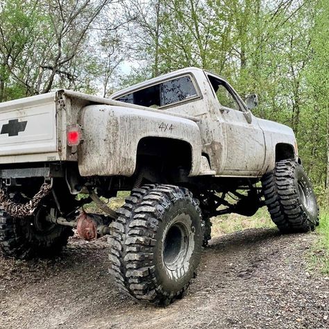 Chevy Square Body Trucks Lifted, Chevy Square Body Trucks, Square Body Suburban, Square Body Trucks, Square Body Chevy, Trucks Lifted, Chevy Stepside, Chevy 4x4, Nice Trucks