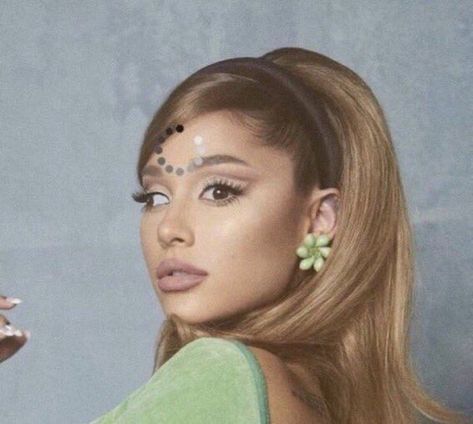 #arianagrande #confused #meme Rpdr Funny, Ariana Grande Meme, Confused Meme, Academy Museum Gala, Confused Face, Academy Museum, Phone Humor, We Are Best Friends, Reaction Face