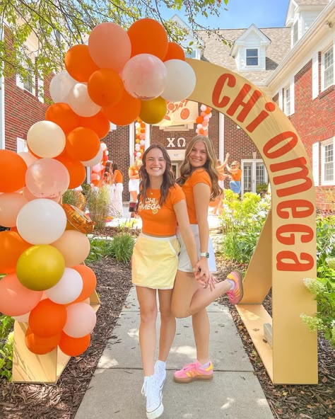 orange ya glad you’re a CHI O?!!?! Orange Bid Day Theme, Sorority Themes, Recruitment Themes, Go Greek, Main Squeeze, Orange You Glad, Chi Omega, Bid Day, Re A