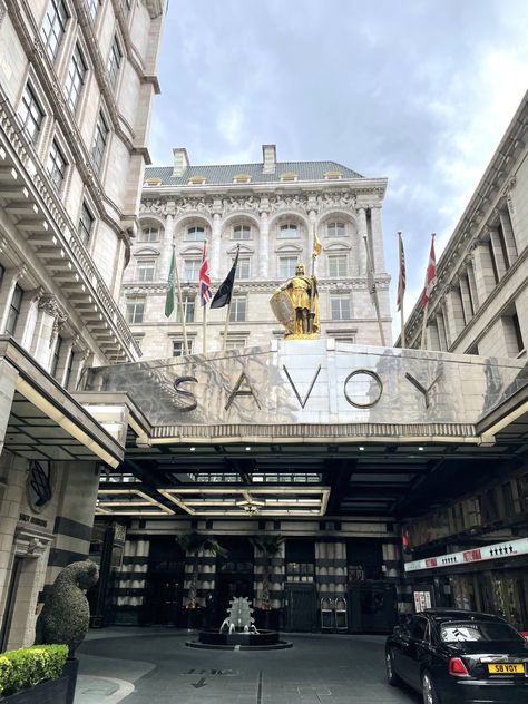 Staying at The Savoy in London – The Simply Luxurious Life® Savoy London, Savoy Hotel, Dome Ceiling, Cast Iron Tub, Sweet Night, London History, Hotel Guest, River Thames, Reading Room