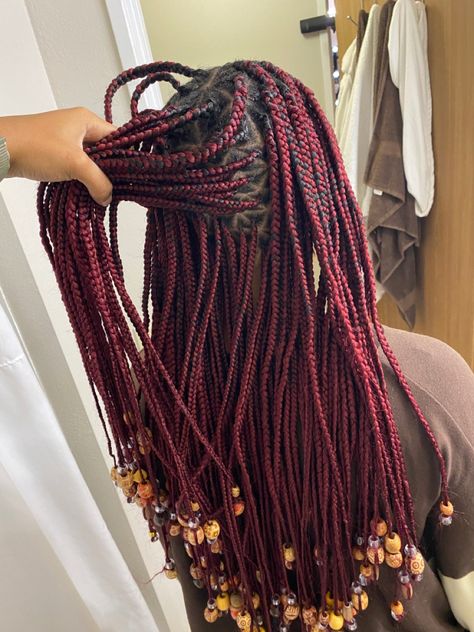 Maroon Braids With Beads, Knotless Braids With Beads At The End, Red Knotless Braids With Beads, Braids With Beads At The End, Red Braids With Beads, Braids With Triangle Parts, Braids W Beads, Short Knotless, Triangle Parts