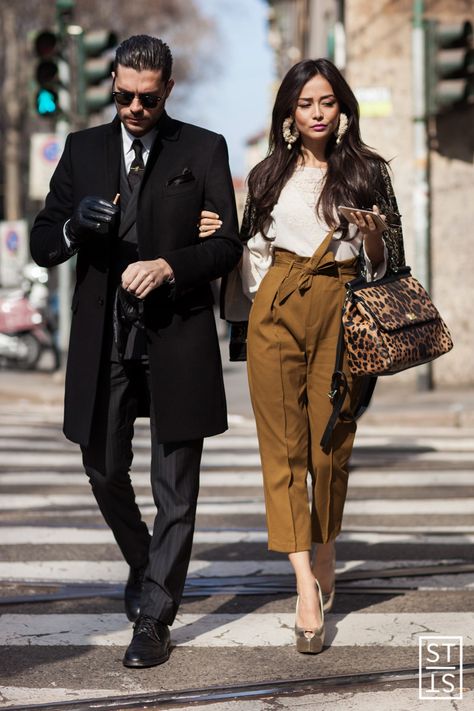 Street Style during Milan Fashion Week A/W 15/16 Stylish Couple, Straight Cut Jeans, Trending Fashion Outfits, Street Style Trends, Fashion Couple, Couple Outfits, 가을 패션, Couple Halloween Costumes, Fotografi Potret