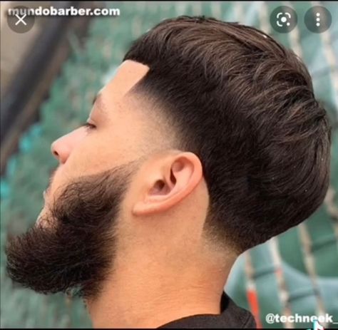 Taper Fade Alto, Latino Haircuts, Medium Fade Haircut, Faded Haircut, Men Haircut Undercut, Haircut Ideas Trendy, Boys Fade Haircut, Short Fade Haircut, Undercut Fade