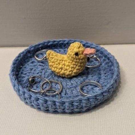 Crochet Cup Coaster, Crochet Rings, Mode Crochet, Cup Coaster, Fun Crochet Projects, Diy Crochet Projects, Crochet Art, Crochet Accessories, Crochet Gifts