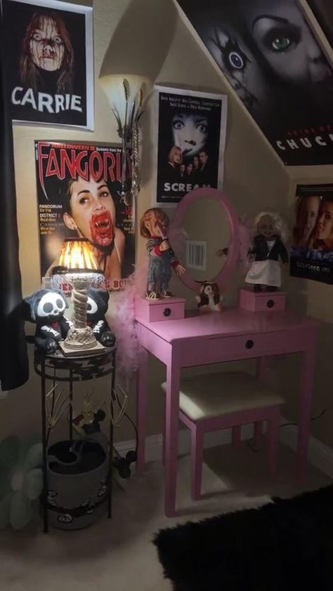 Horror Room Decor, Horror Bedroom, Horror Room, Horror Aesthetic, Halloween Room Decor, Chill Room, Horror Decor, Jennifer's Body, Grunge Room