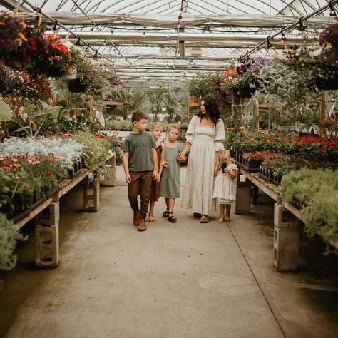 More greenhouse sessions please 😍 absolutely in love with how these turned out. #yegkids #yegmom #familyphotos #yegfamily #yegphotographer #familyphotographer Greenhouse Family Photoshoot Christmas, Family Photos Greenhouse, Fall Backdrops, Photos Inspo, Plant Nursery, Glass House, Family Photoshoot, Family Photographer, Family Photos