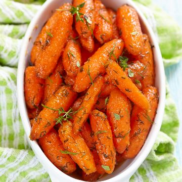 This is such an easy side dish that is also delicious.  Baby carrots are steamed until tender and then glazed with thick, sweet orange marmalade and rum sauce. There are the broccoli casseroles, the shaved brussels sprouts, and the green bean casseroles on every holiday… The post MARMALADE RUM GLAZED CARROTS appeared first on Eats by the Beach. Carrots Slow Cooker, Slow Cooker Kitchen, No Yeast Dinner Rolls, Honey Roasted Carrots, Healthy Honey, Orange Marmalade, Glazed Carrots, Vegetable Side, Fruit Dishes