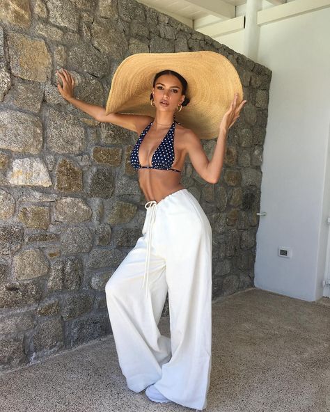 Emily Ratajkowski Style, Beach Party Outfits, 2018 Fashion, Stylish Hats, Trend Report, Emily Ratajkowski, Summer Hats, Delaware, Sun Hat