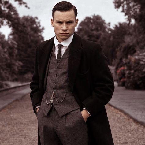 Finn Cole Peaky Blinders, Michael Gray, Finn Cole, Peaky Blinders Characters, Francisco Lachowski, Black Families, Peaky Blinders, Celebrity Crush, Comedians