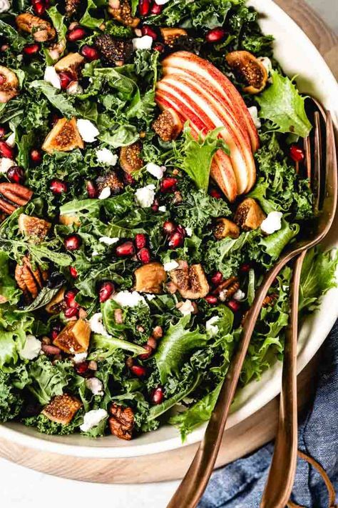 This Bobby Flay Harvest Salad combines kale, apple, dried figs, pomegranate arils, pecans, and goat feta with a balsamic vinaigrette it takes 20 minutes to Harvest Salad Dressing, Nourishing Salads, Mediterranean Tortellini, Ground Turkey Meatloaf Recipes, Harvest Salad Recipes, Kale Apple Salad, Vegetarian Gourmet, Ground Turkey Meatloaf, Fall Harvest Salad