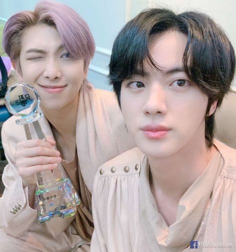 Namjin selca 2020 what more description do you want Bts Selca, Bts Group, Worldwide Handsome, Bts Jin, Bts Bangtan Boy, Foto Bts, Bts Photo, Bts Pictures, Kim Seokjin