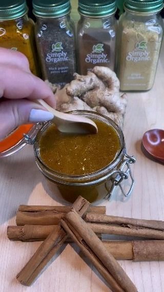 Home Remedies For Bronchitis, Turmeric Black Pepper, Herbal Elixir, Ginger And Honey, Ginger And Cinnamon, Healthy Herbs, Reducing Inflammation, Digestive Tract, Golden Honey