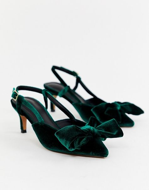 Velvet Heels Wedding, Velvet Kitten Heels, Heels Wedding, Lovely Fashion, Velvet Shoes, Velvet Heels, Mode Chic, Bow Shoes, Wear Green