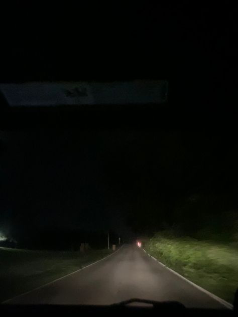 dark driving pic vibes Country Drive Aesthetic, Night Time Drive, Road Aesthetic, Night Scenery, Night Driving, 2025 Vision, Always Love You, Wonderful Time Of The Year, Night Time